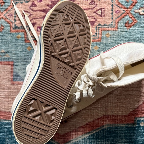 Converse All Stars - High Top - White - W9, M7 - Picture 2 of 7